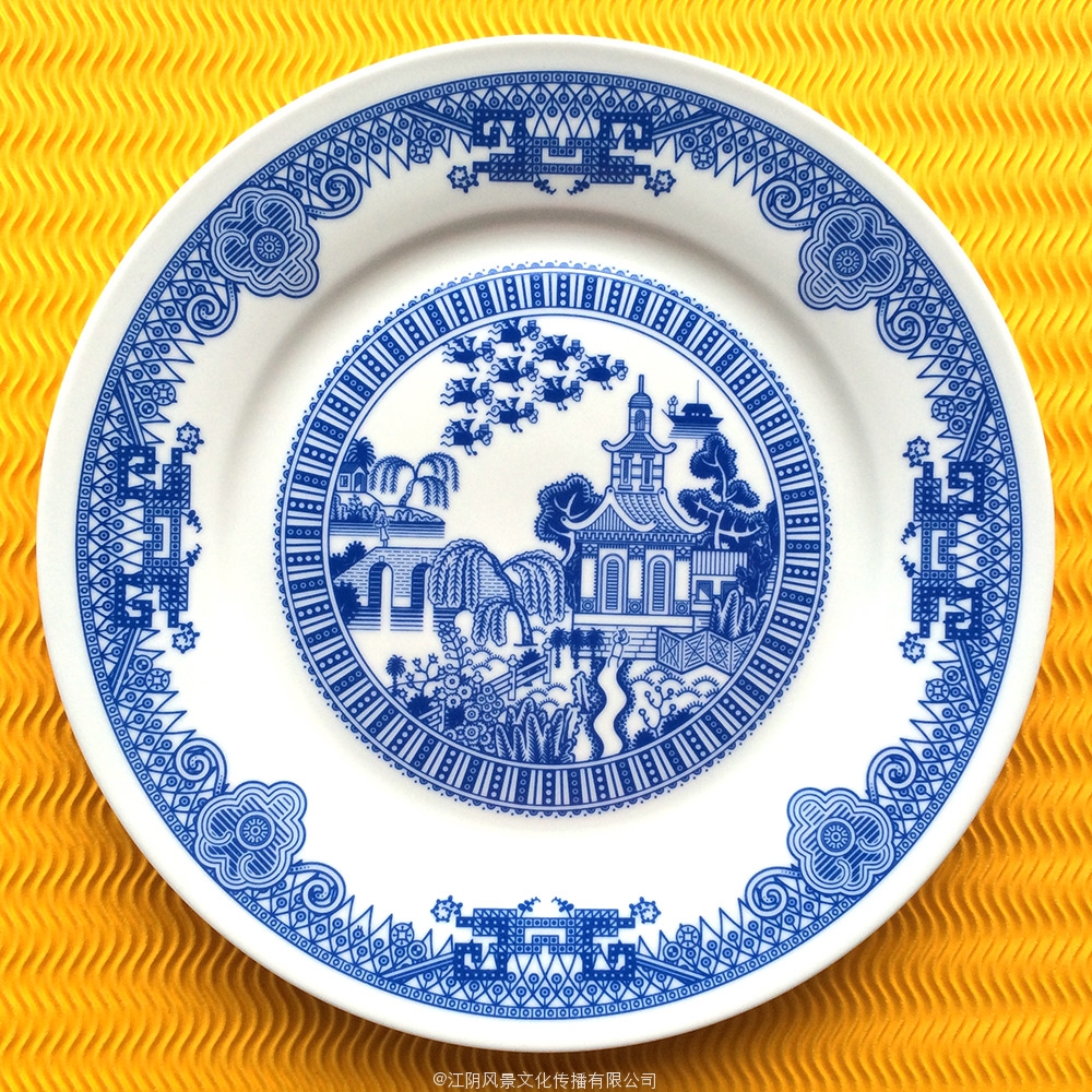 Calamityware: Disastrous Scenarios on Traditional Blue Porcelain Dinner Plates 蓝瓷餐盘手绘插画
