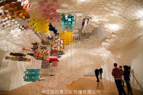 日裔艺术家Jacob Hashimoto（雅各桥本）于洛杉矶MoMA举办的巨型装置展览Gas Giant