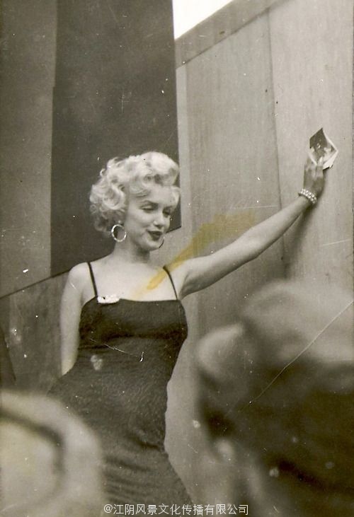 1954年，朝鲜劳军的玛丽莲·梦露-Marilyn Monroe