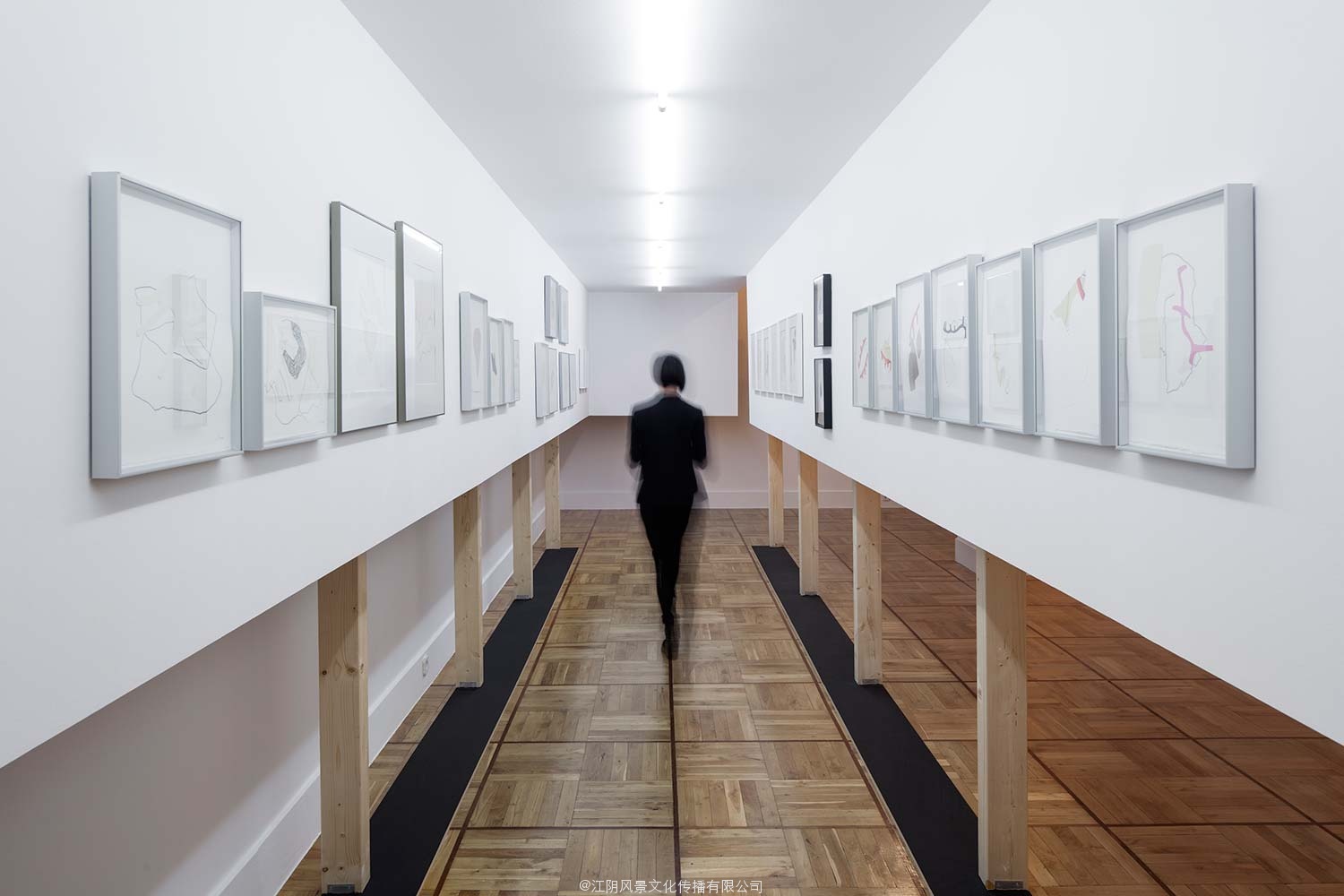雕刻家苏珊娜 · 索拉诺博物馆展览空间布置